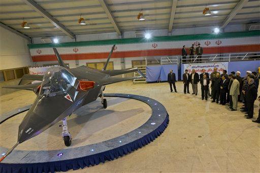 Irán presenta nuevo avión supersónico de combate