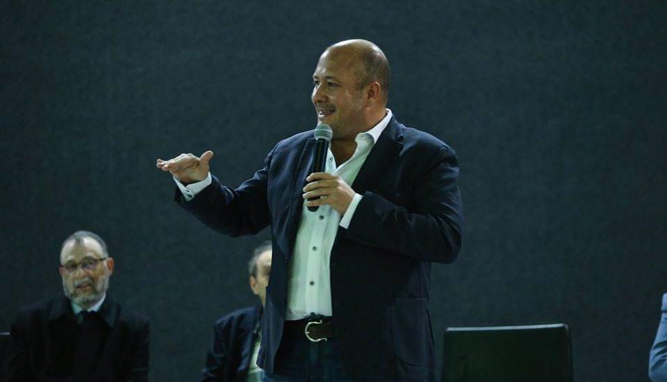Enrique Alfaro, precandidato al gobierno de Jalisco, denuncia intimidación de policías estatales