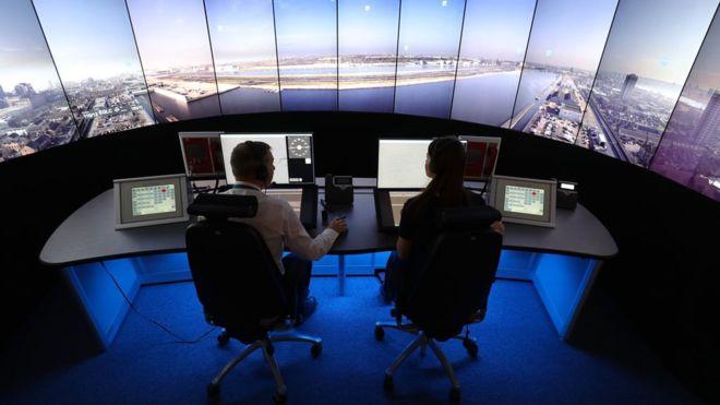 Cómo funciona la tecnología de control remoto del tráfico aéreo que ya se usa en Suecia