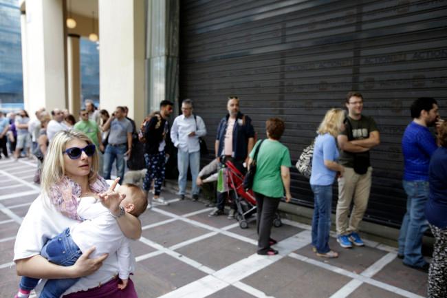 Grecia: Primer ministro ordena cierre indefinido de bancos para evitar colapso financiero