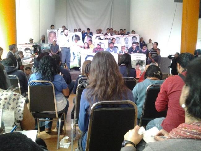 La verdad histórica de la PGR sobre Ayotzinapa se cae a pedazos, dicen los padres de los normalistas