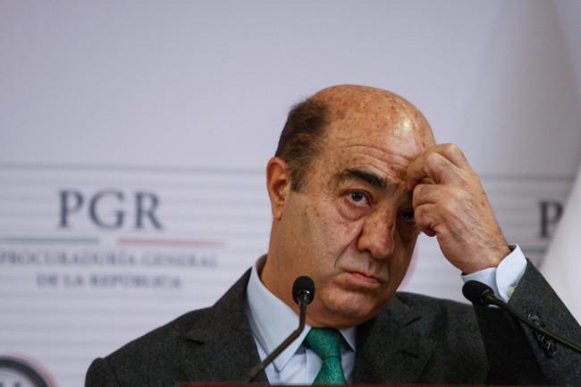 Sale Murillo Karam de PGR: es el primer cambio en el gabinete de Peña Nieto