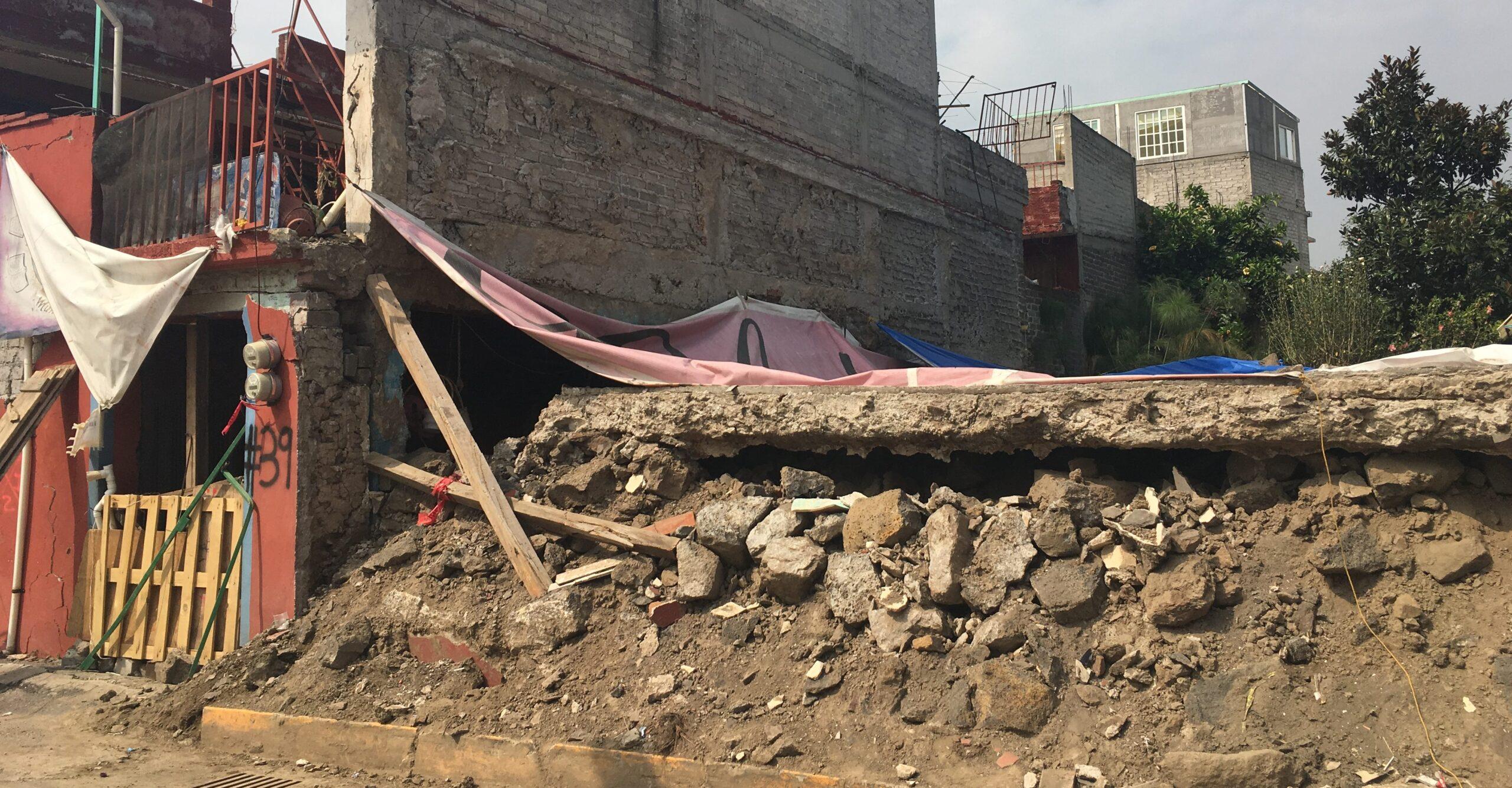A un mes del temblor, vecinos de San Gregorio viven entre ruinas, sin agua y con temor al olvido