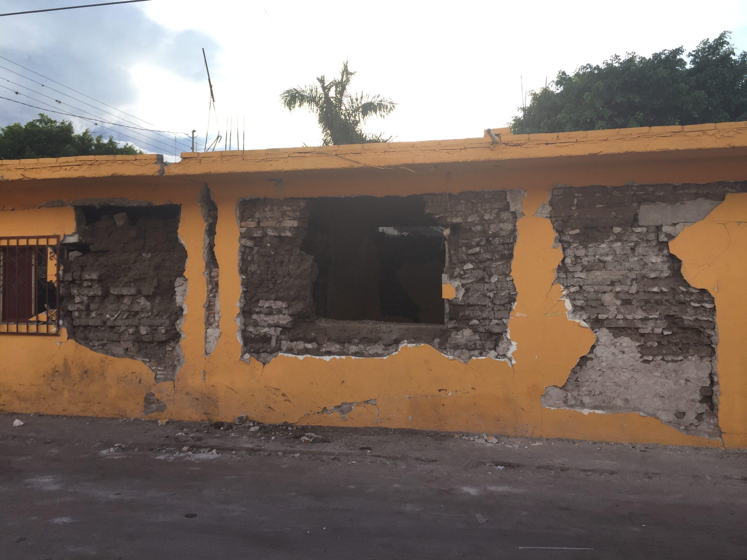 En Pilcaya siguen en ruinas; visita del presidente fue sólo para la foto, acusan pobladores
