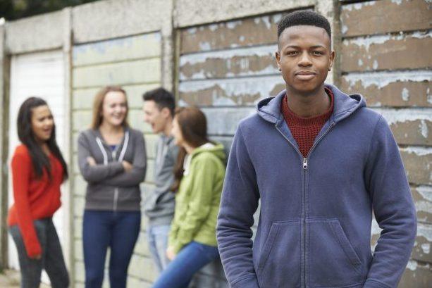 Migrantes africanos están mejor preparados que los ciudadanos estadounidenses, revela estudio