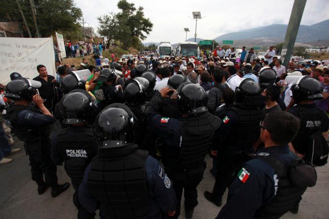 Policía Federal impedirá bloqueos en la Autopista del Sol en inicio de vacaciones