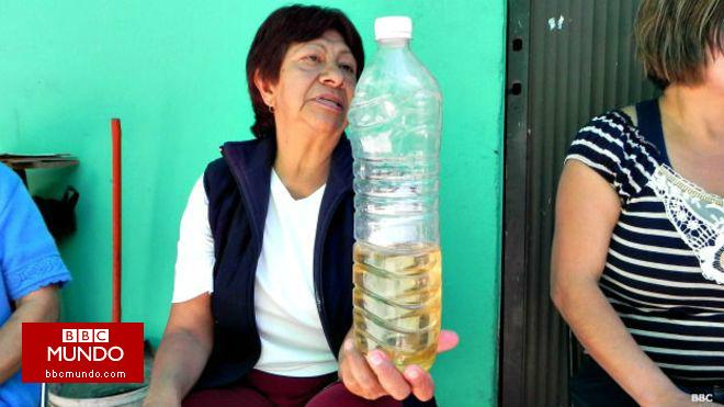 Iztapalapa, la zona de Ciudad de México donde la gente compra agua embotellada para bañarse