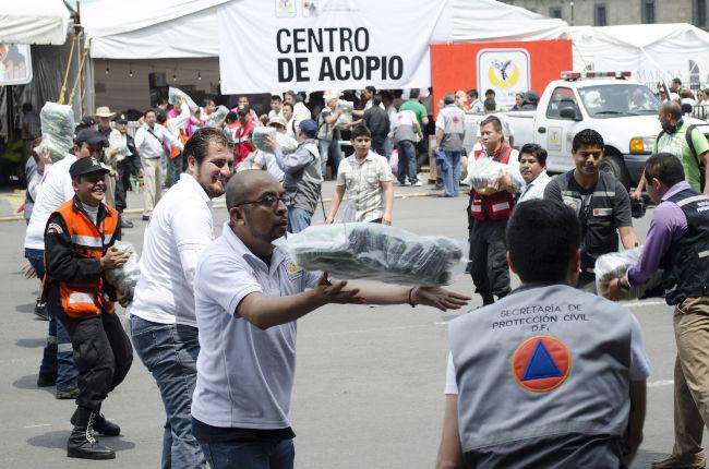 Fotogalería: Recopilan en el Zócalo ayuda para damnificados por ‘Ingrid’ y ‘Manuel’
