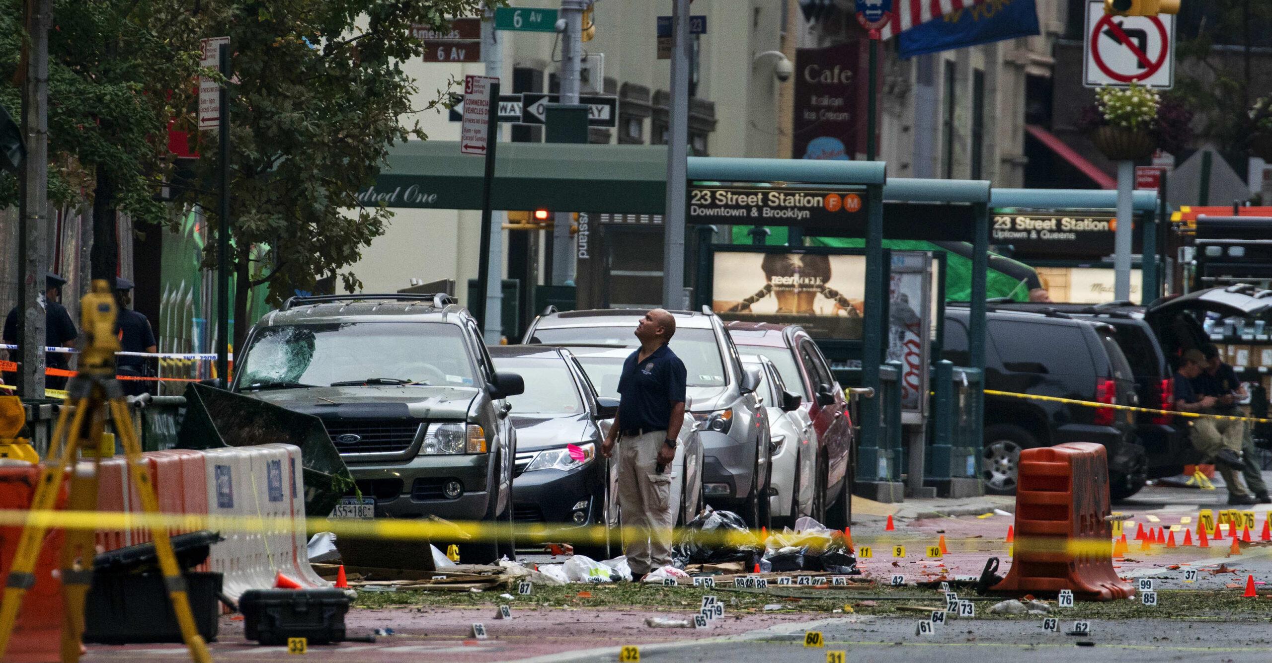 Policía detiene a sospechoso por bomba en Manhattan; Obama pide que se indague terrorismo