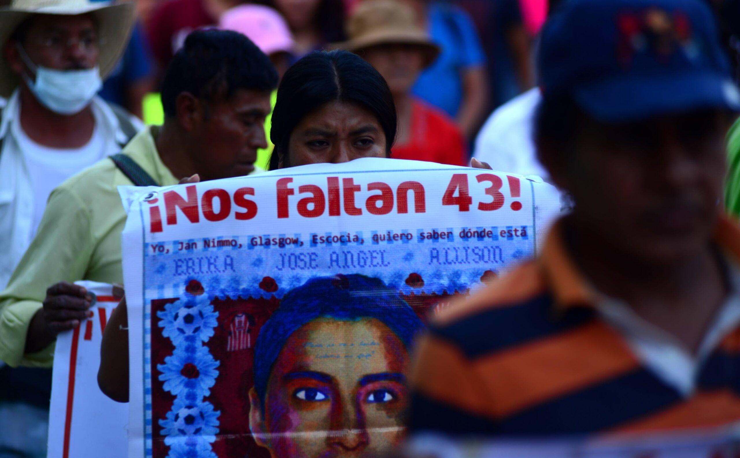 PGR presenta informe a casi dos años de la desaparición de los normalistas de Ayotzinapa
