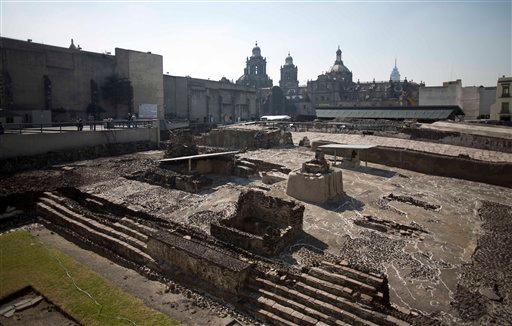 Descubren nuevo pasillo subterráneo en Templo Mayor; puede conducir a tumba de gobernante azteca