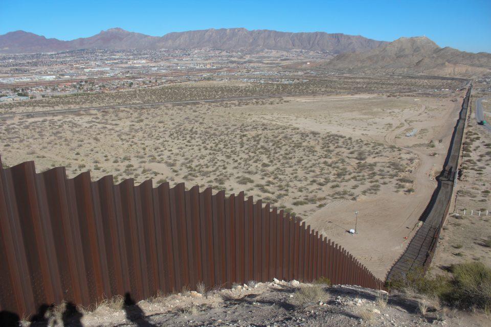 Más de 470 compañías se anotan para hacer el muro de Trump en la frontera