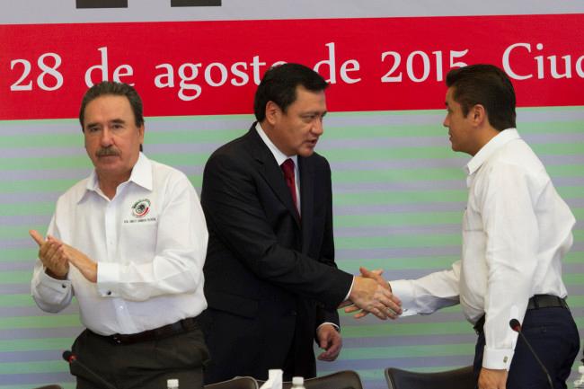 Caso Ayotzinapa y fuga del ‘Chapo’ opacan avances en seguridad: Osorio Chong