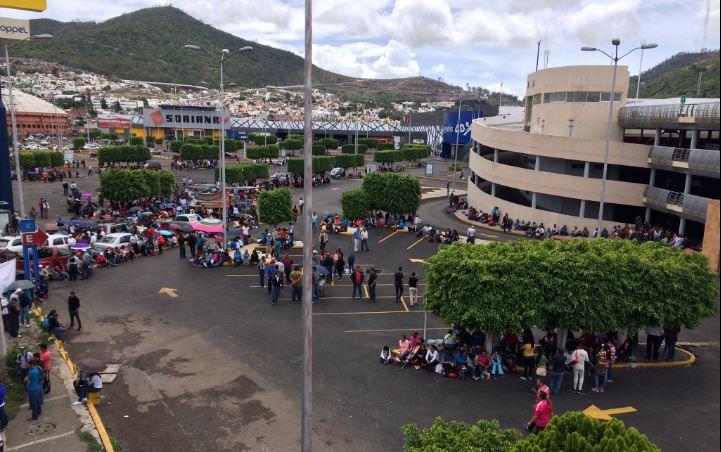 La CNTE boicotea entrega de pago a maestros y bloquea plazas en Michoacán