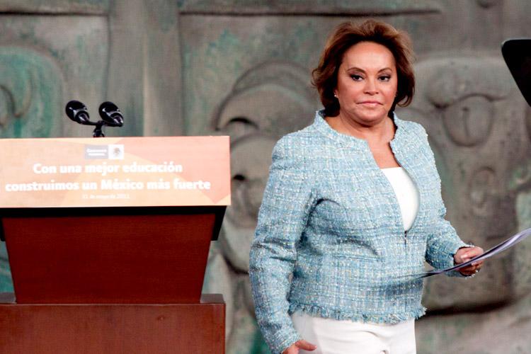 Calderón insiste en la evaluación universal, Elba Esther reitera que no