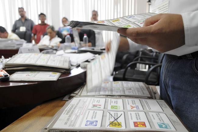 Avanza cómputo distrital, ya va en 53%; reanudan sesión al medio día