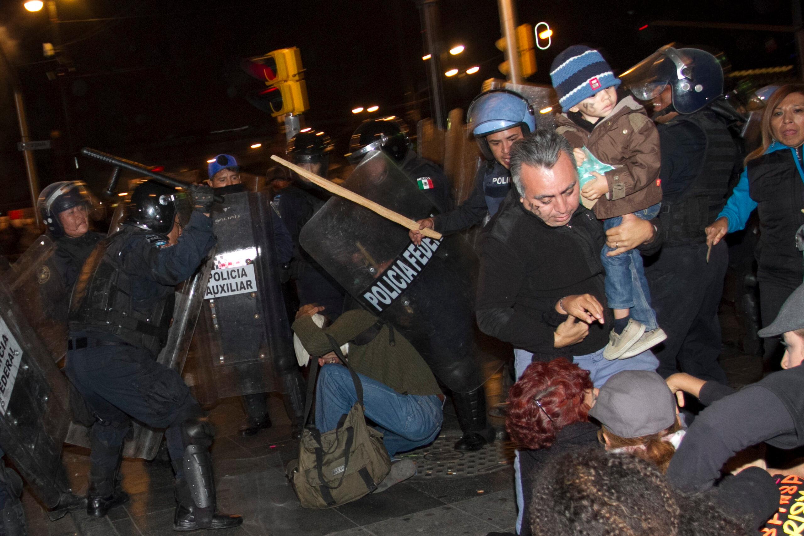 #20NovMX: No era manifestante, pero la policía lo detuvo, torturó y abandonó inconsciente en la calle