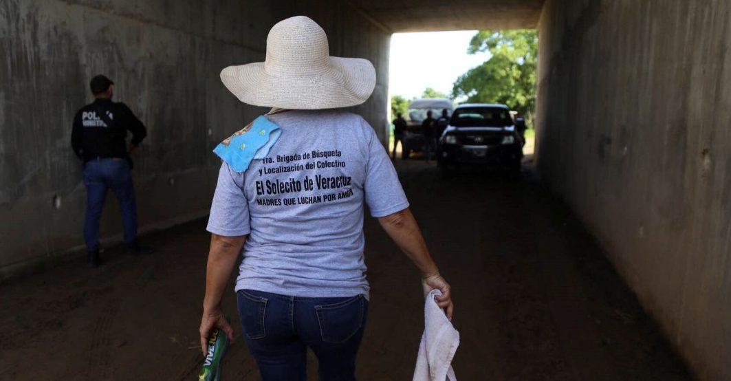 Un grupo de mujeres activistas encuentra 75 fosas clandestinas en Veracruz