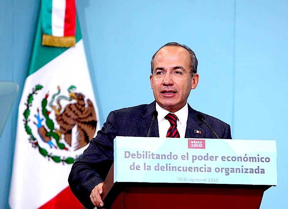 Calderón envía iniciativas contra lavado de dinero
