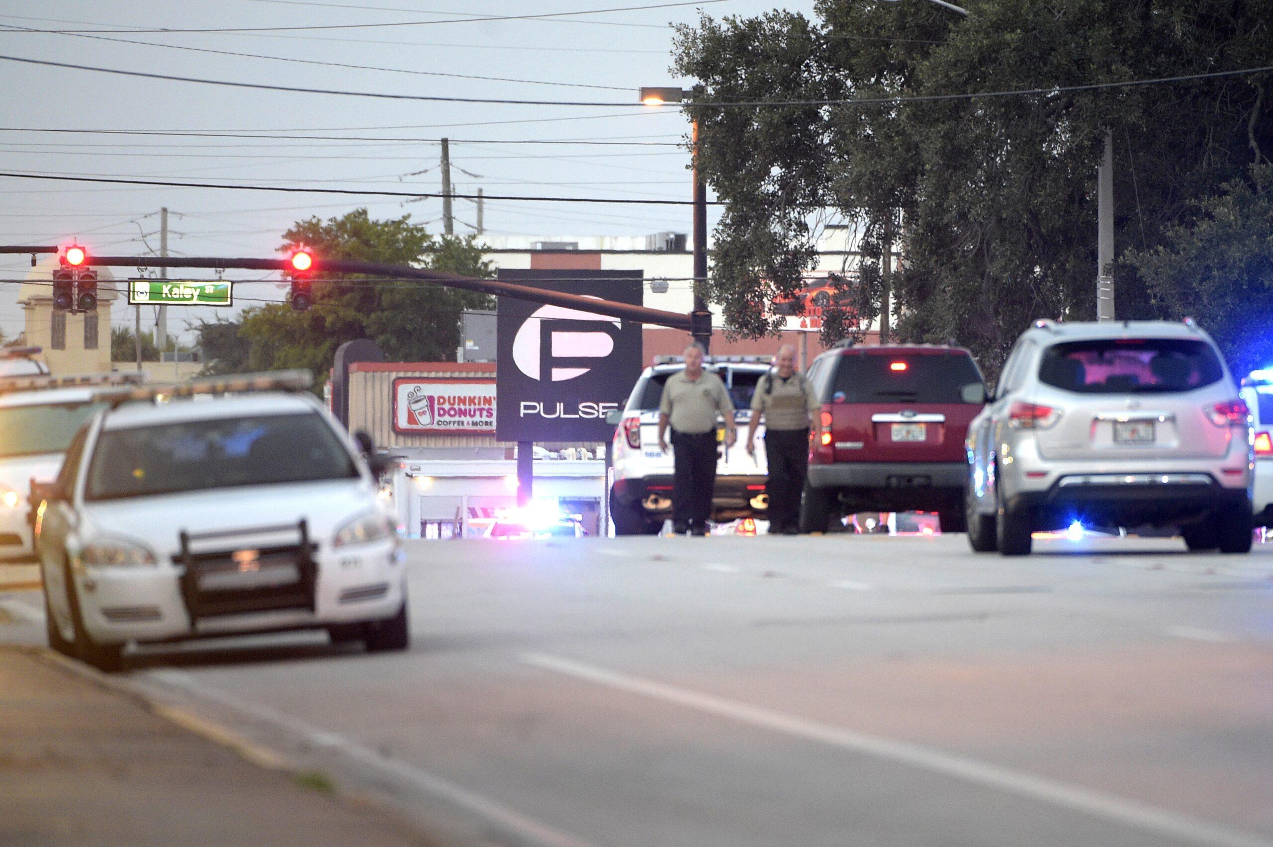 ISIS se adjudica la masacre de Orlando; padre del sospechoso dice que fue un ataque homofóbico