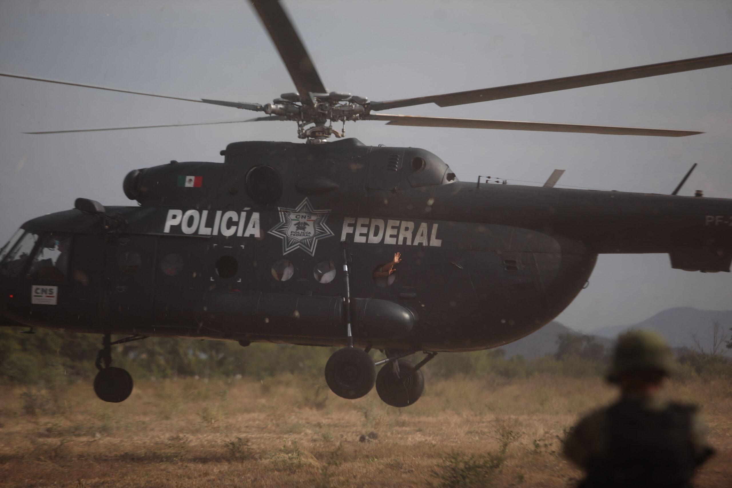 PGR consigna a siete personas que atacaron a un helicóptero de la Policía Federal; tres son menores de edad