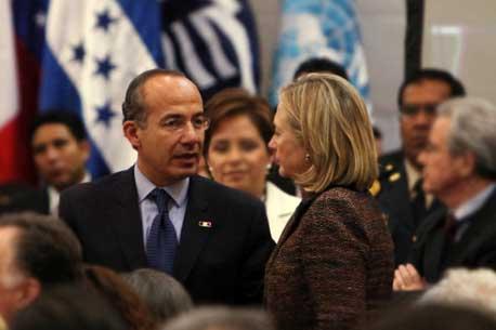 Calderón reclama a Hillary por muerte de indocumentado