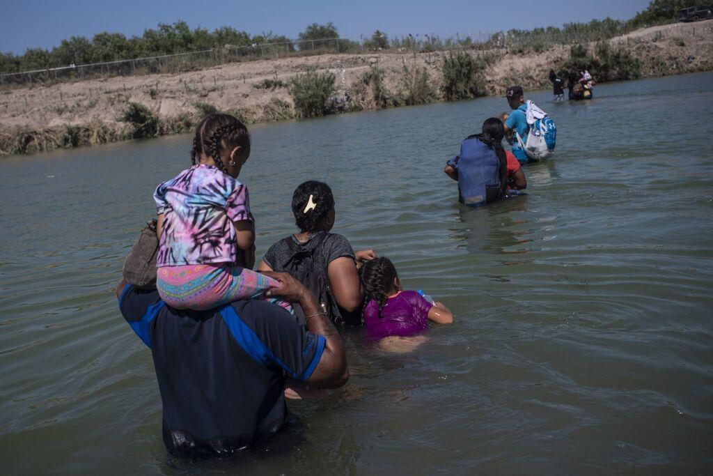 Mujeres migrantes indocumentadas enfrentan traumas y poca atención a salud mental