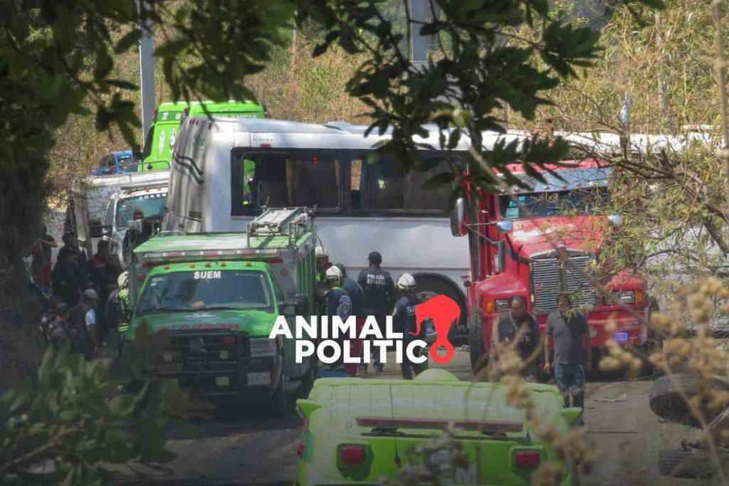 Volcadura de camión de pasajeros en Malinalco, Edomex, deja 14 muertos y 31 heridos