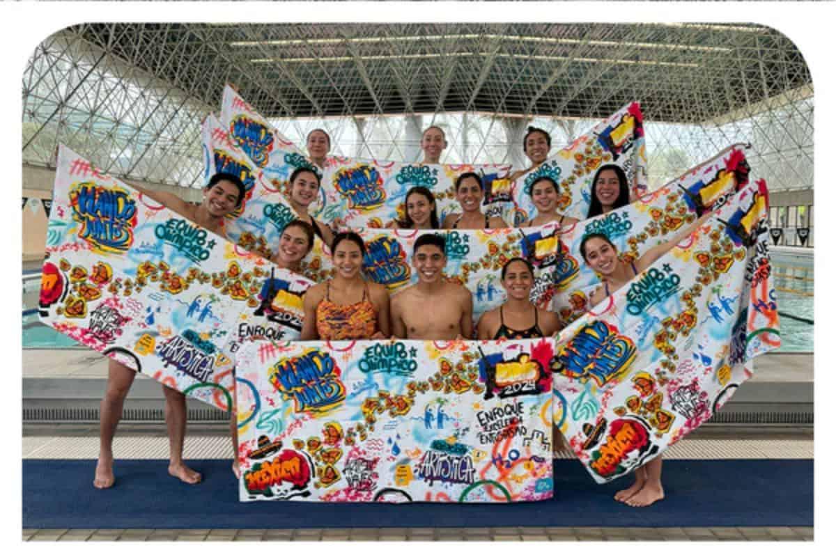 Selección de Natación Artística vende toallas para costear viaje a París 2024