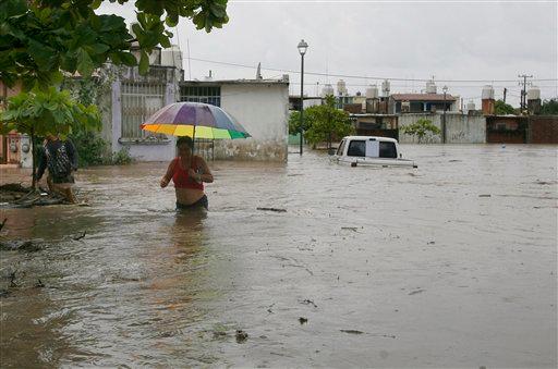 Jova se degrada a tormenta tropical; tocará Nayarit