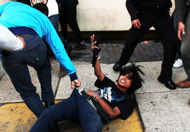 Denuncian que policías vestidos de civil realizaron arrestos