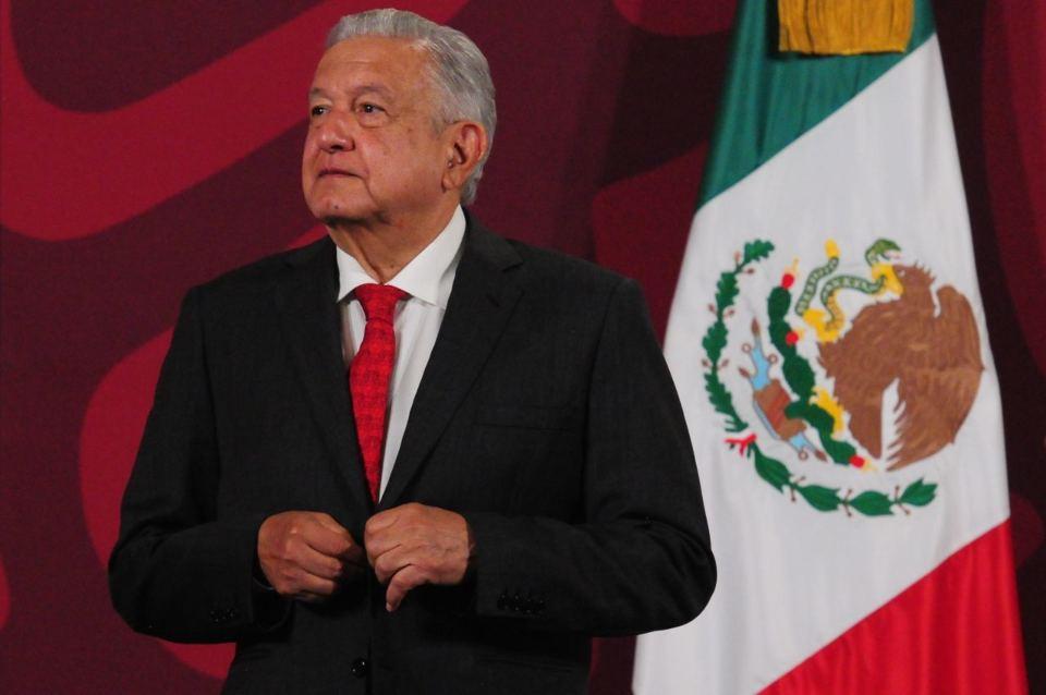 AMLO acusa que oposición contrata a artistas para hacer campaña contra el Tren Maya
