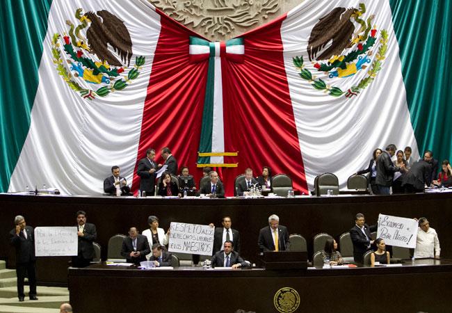 Aprueban Ley General del Servicio Profesional Docente