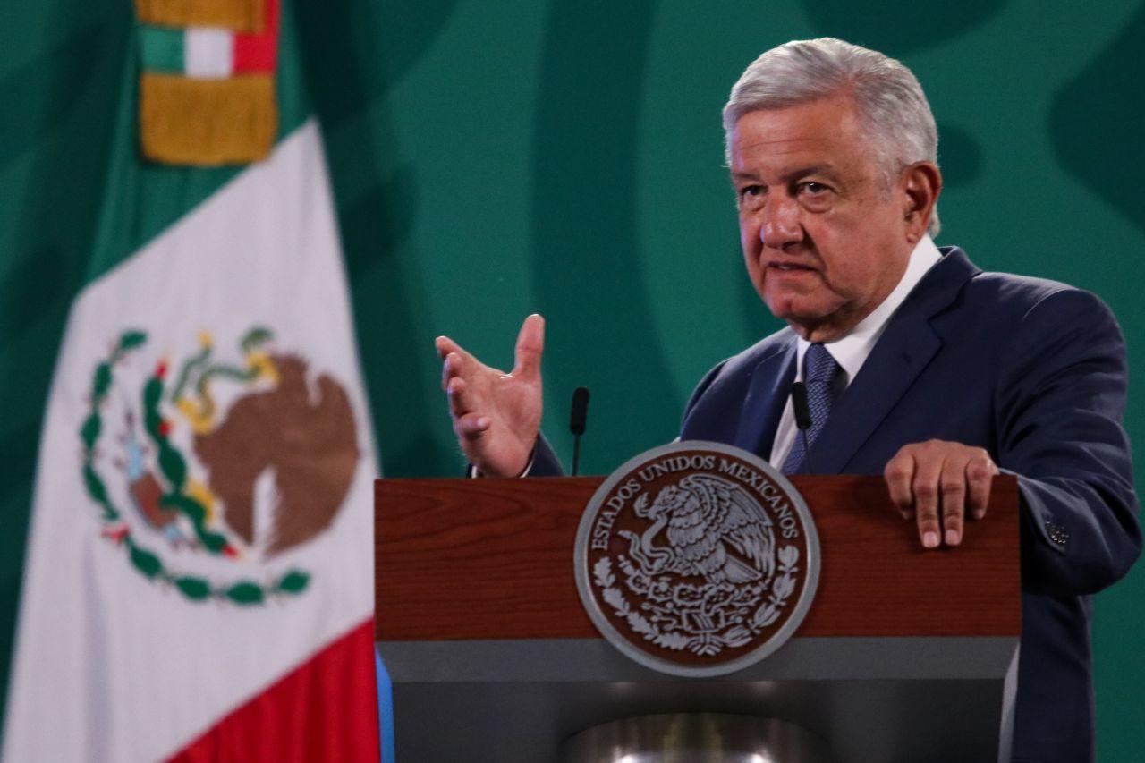 AMLO cambia de postura y dice que sí se vacunará para ‘disipar dudas y dar el ejemplo’