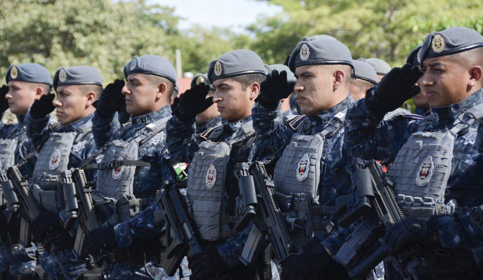 Tres hombres asaltan a 29 elementos de la Gendarmería; les quitan celulares y carteras