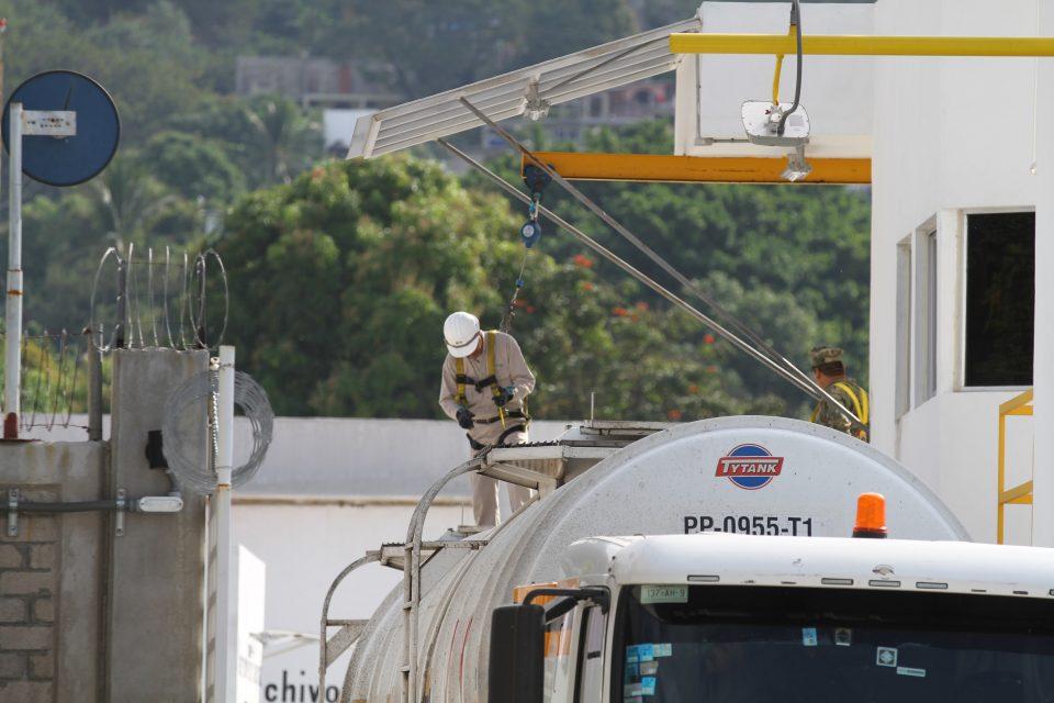 AMLO niega, sin dar datos, que México haya reducido importación de gasolina de EU; pide consumir lo necesario