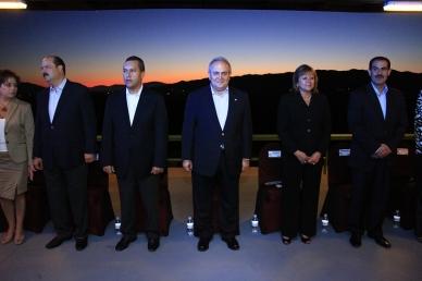 Gobernadores fronterizos de EU desdeñan a sus pares mexicanos