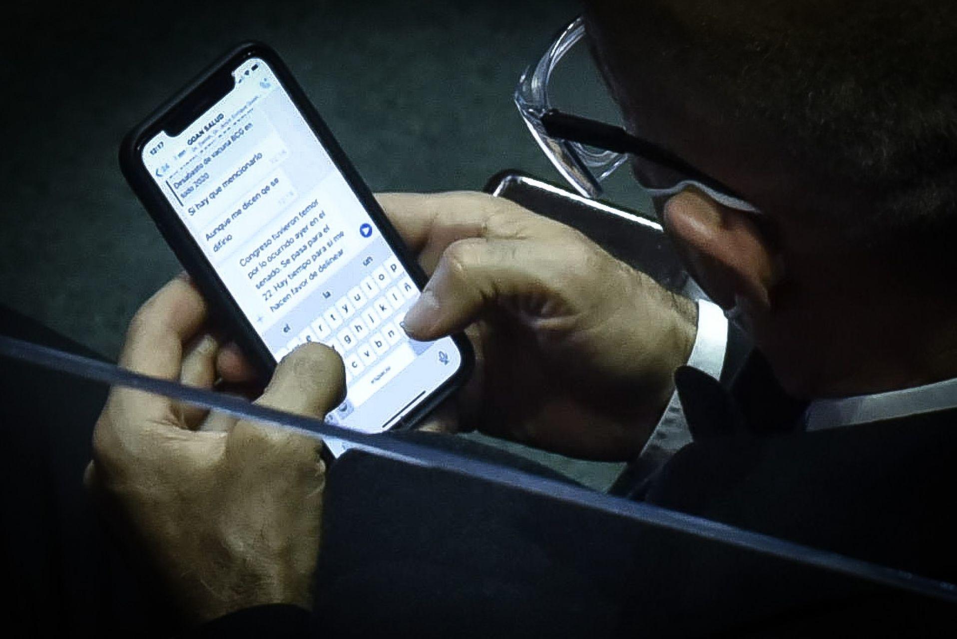 Un chat revela operación de funcionarios de Cultura contra colectivos de artistas