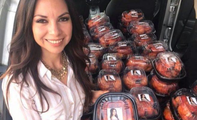 Regalar pollos en Navidad, la nueva polémica promoción de la diputada que defendió a Trump