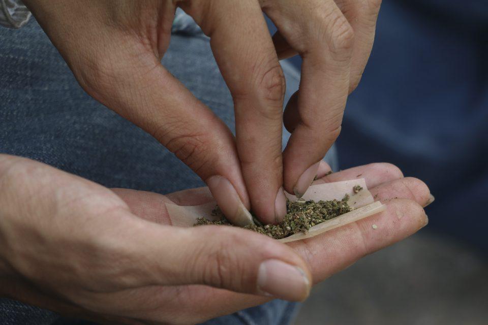 Avalan en comisiones la mariguana medicinal; rechazan subir la cantidad permitida para portar