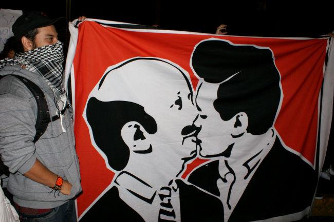 Toma simbólica de Televisa en imágenes