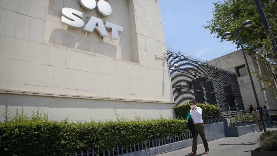 SAT presenta más de 2 mil denuncias ante la FGR por corrupción