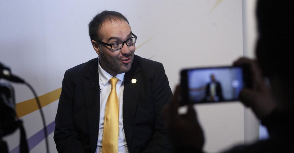 Interpol emite ficha roja para Mauricio Toledo; diputado dice que continuará en Chile