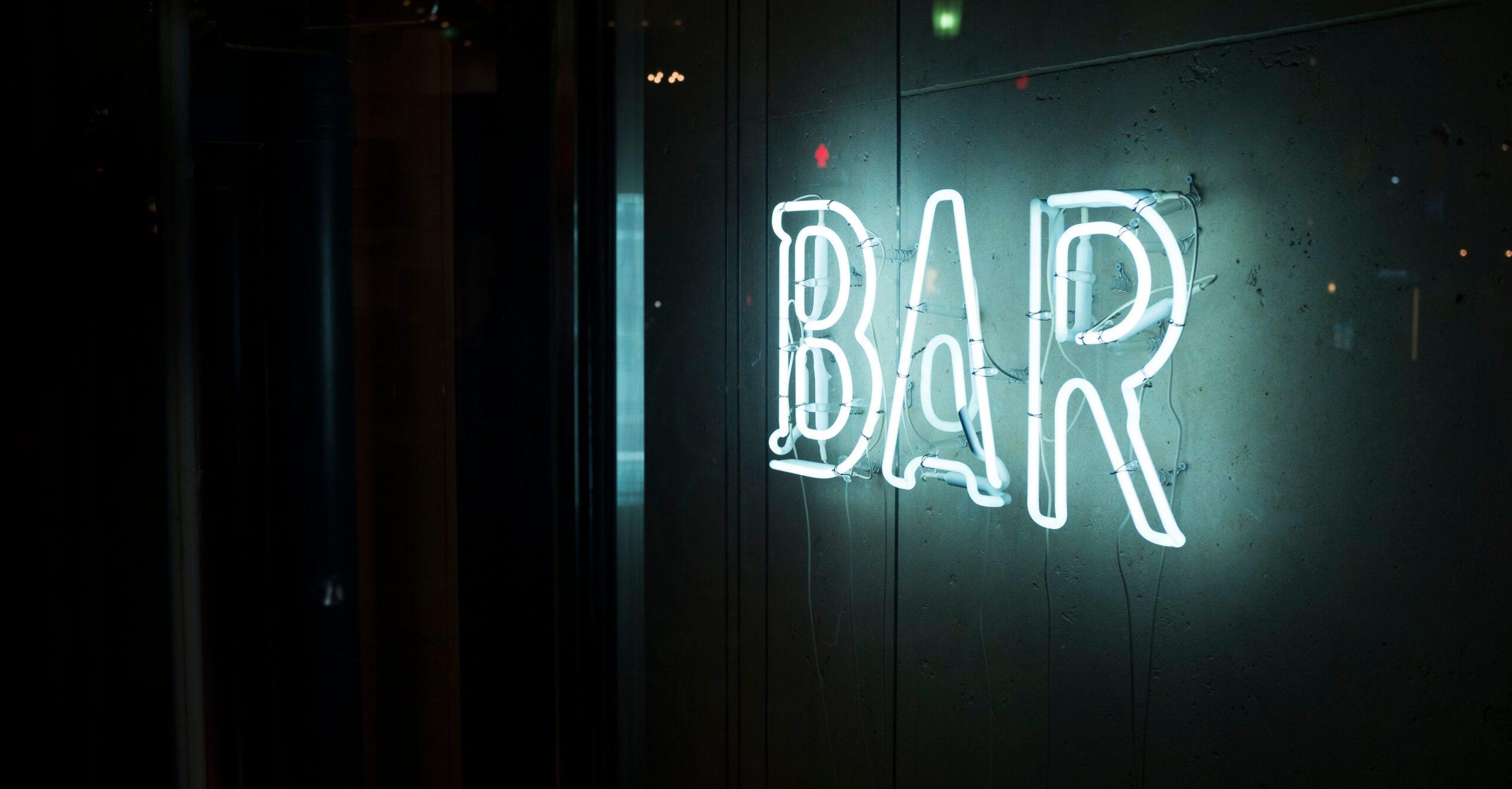 ¿Puede un bar o valet parking negarte las llaves e impedir que manejes tu auto si estás ebrio?