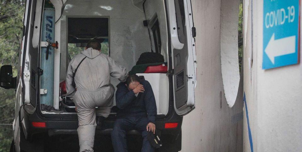 Salud registra 940 muertes más por COVID y 18 mil casos recientes, pese a reducción