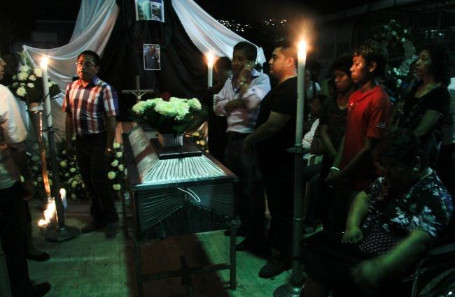 Velan en Acapulco al profesor de la Ceteg que murió tras desalojo de manifestantes