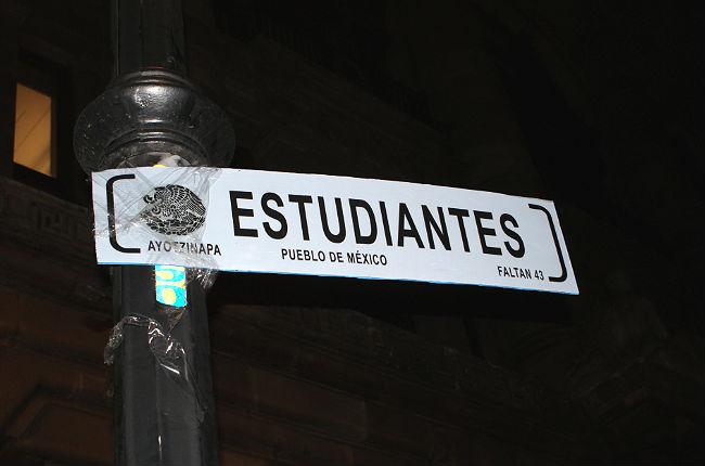 Adelantan vacaciones en las escuelas de Chihuahua que más se han movilizado por Ayotzinapa