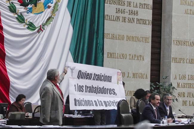 SME irrumpe en pleno durante discusión de la Reforma Laboral