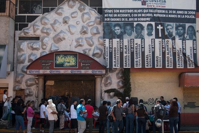 News Divine: Hasta 24 años de cárcel para ex policías