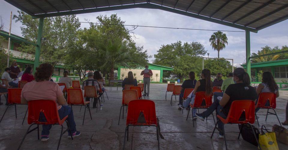 Participación de padres, detección de COVID y apoyo emocional: la nueva guía para el regreso a clases